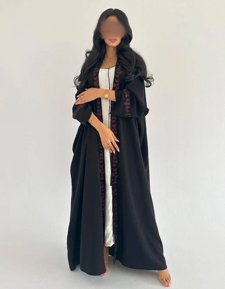 كريب ملكي مطرز بدرجات العنابي ربع بشت